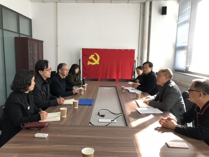 圖書(shū)館(檔案館)員工參觀調(diào)研中北大學(xué).jpg 圖書(shū)館(檔案館)員工參觀調(diào)研中北大學(xué).jpg